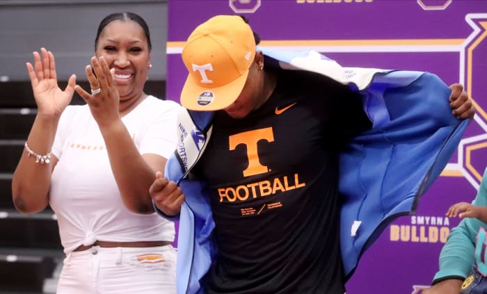 Tennessee ILB Arion Carter committing to the Vols over Alabama on December 14th, 2022, in Smyrna, Tennessee. (Photo by Helen Comer of The Daily News Journal)